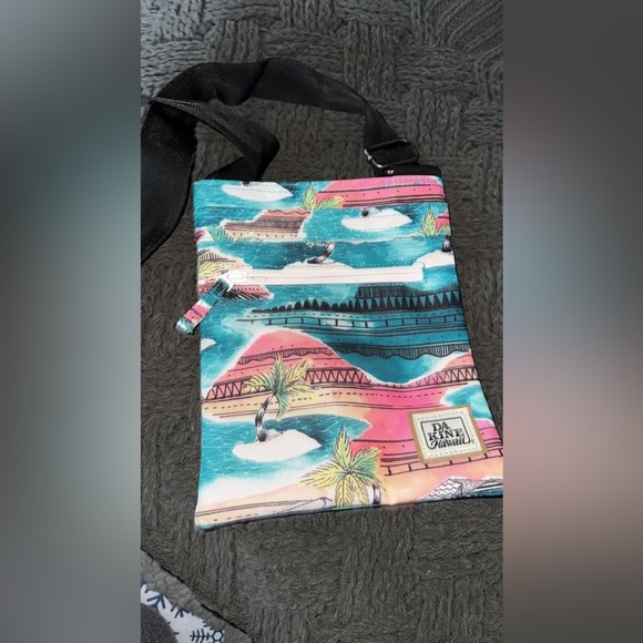 Dakine Hawaiian Purse - Picture 2 of 4